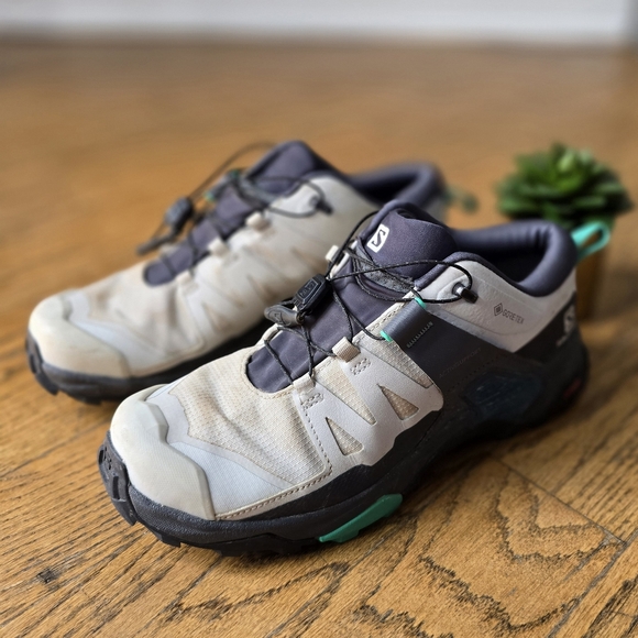 Salomon Hiking Shoes - Picture 2 of 11